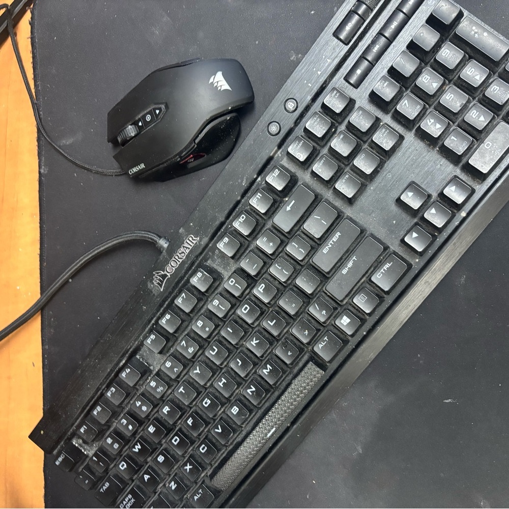 Combo Corsair Mouse and keyboard